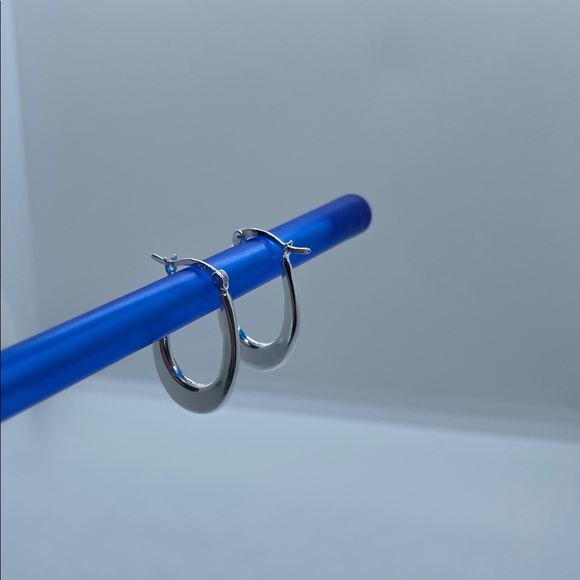 Sterling silver oval hoop earrings - Picture 4 of 6